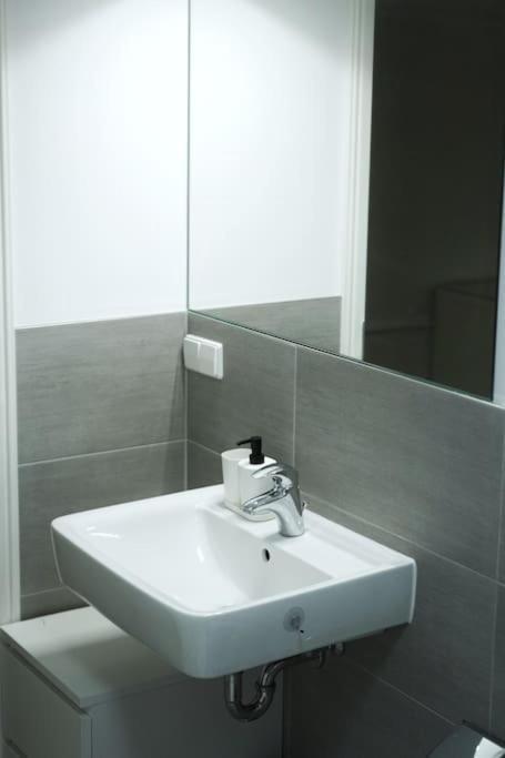 Central, Cozy & Beautiful Designed 2-Rooms Apt. Near River Βερολίνο Εξωτερικό φωτογραφία